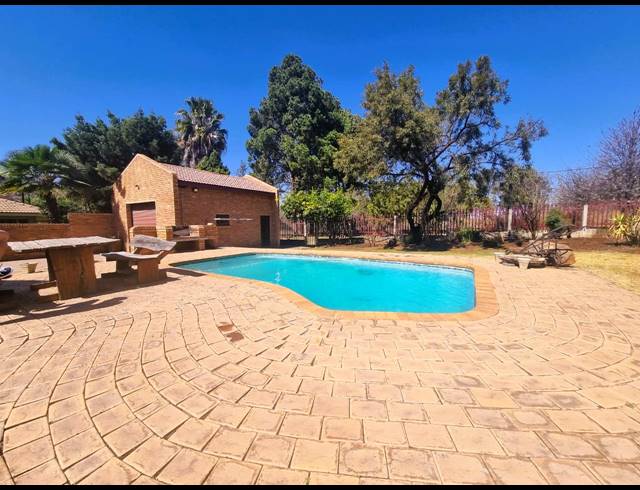 3 BEDROOM HOUSE FOR SALE IN VANDERBIJLPARK SE 4